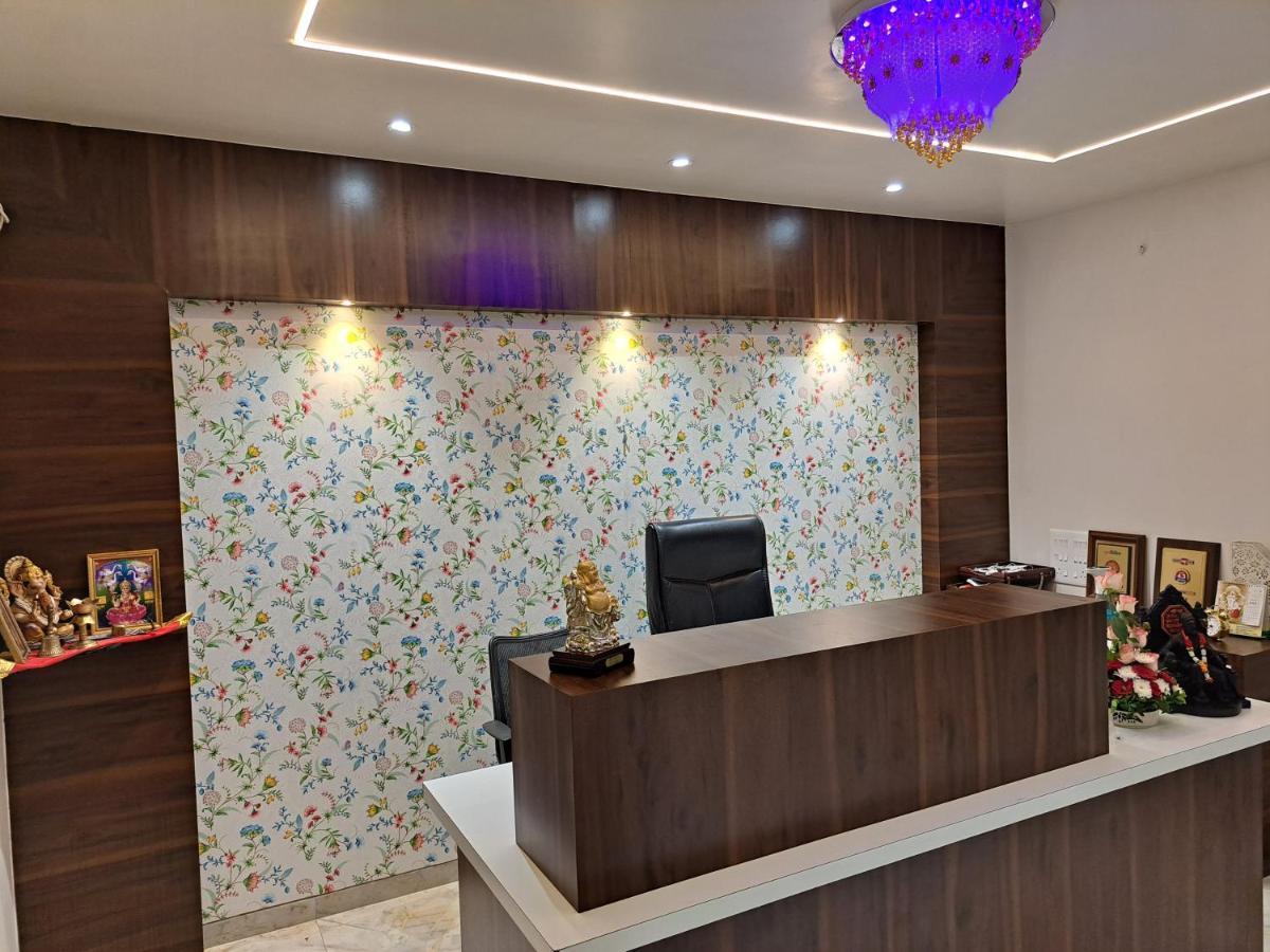 ホテル Bouquet Residency ナーシク エクステリア 写真